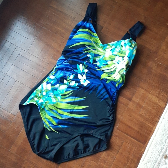 Floral Ruched One Piece Swimsuit - Picture 9 of 9